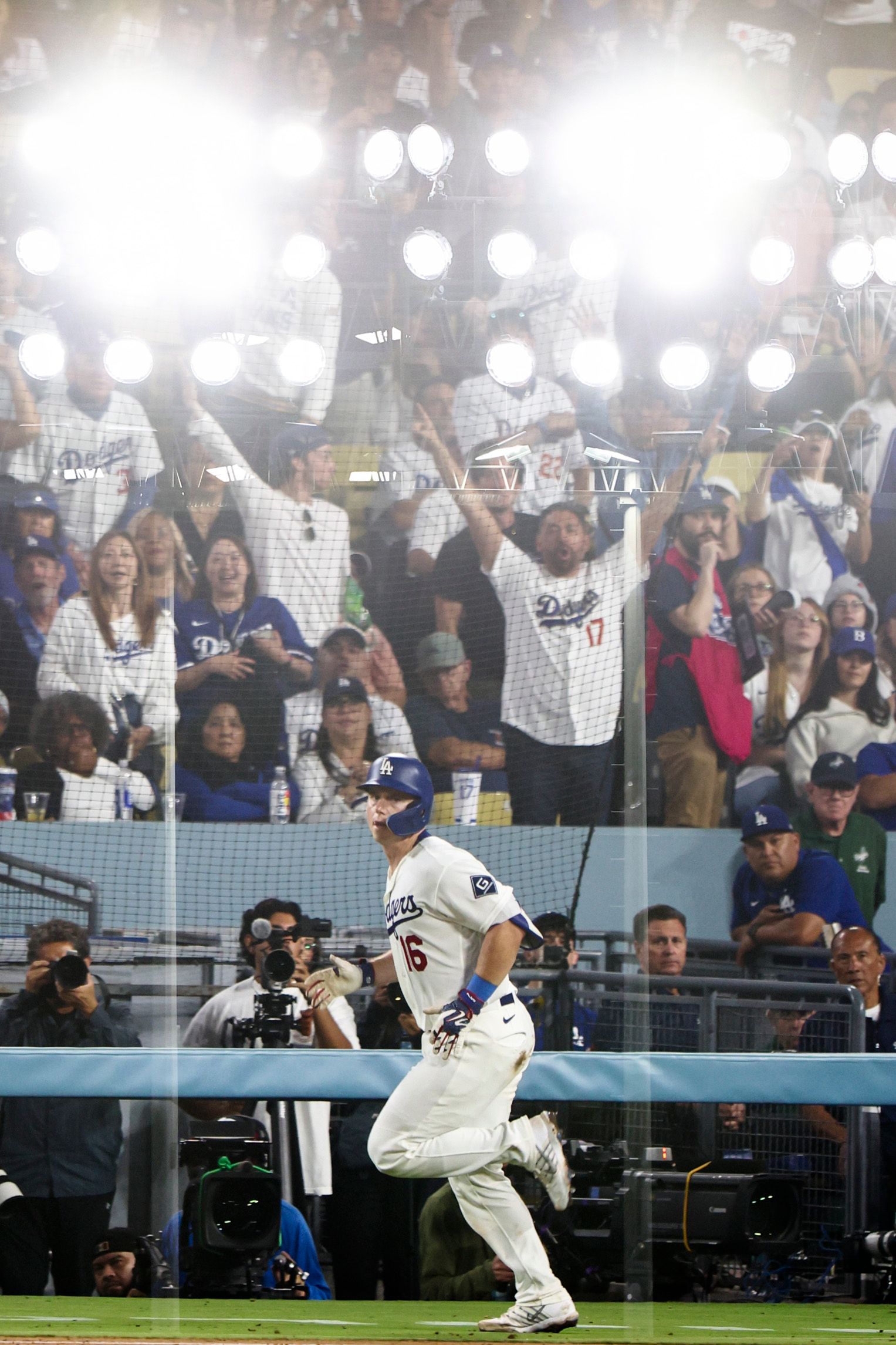 Will Smith (16) runs to first base in Dodgers' victory.