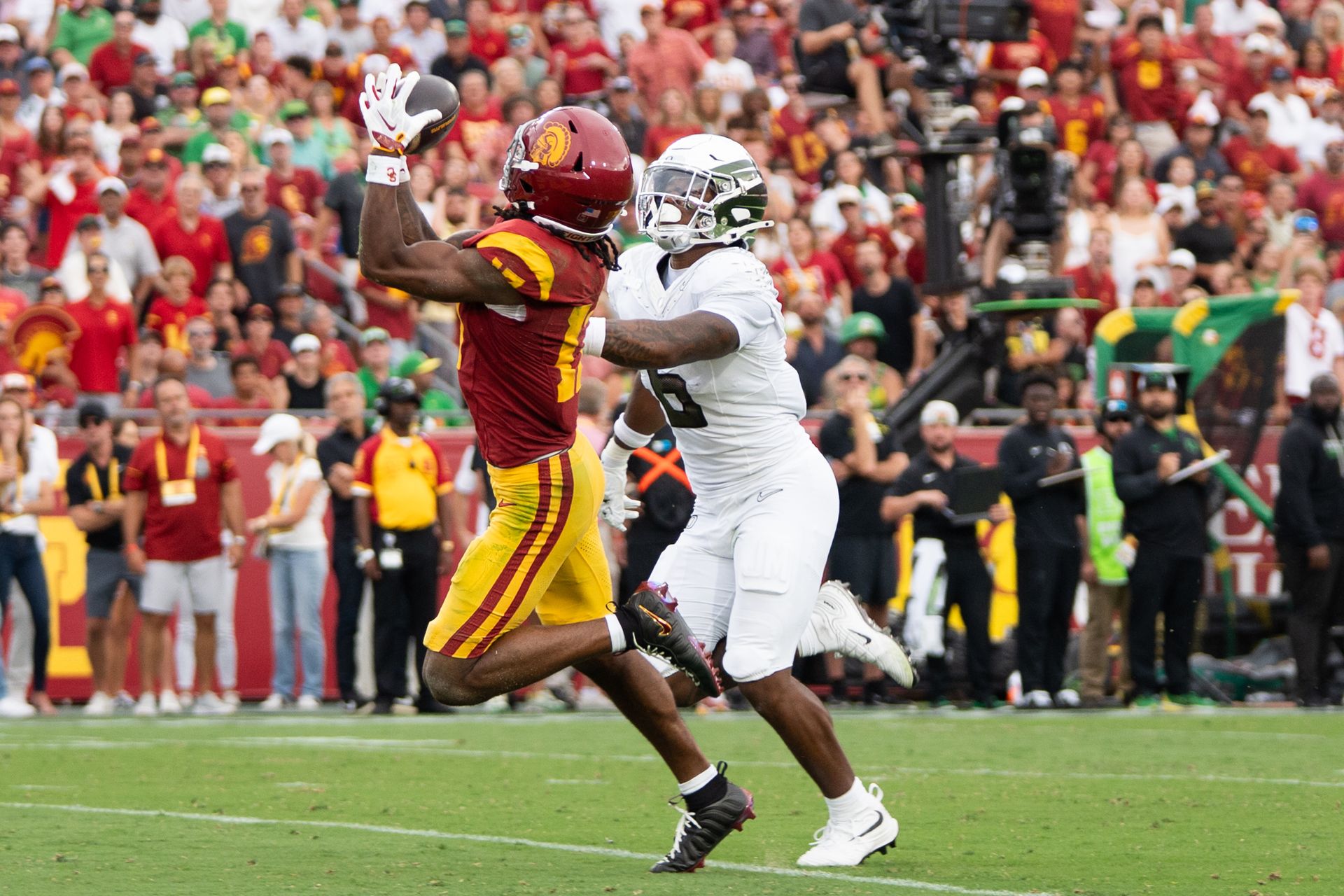 USC WR Catches Ball with Defender on His Back