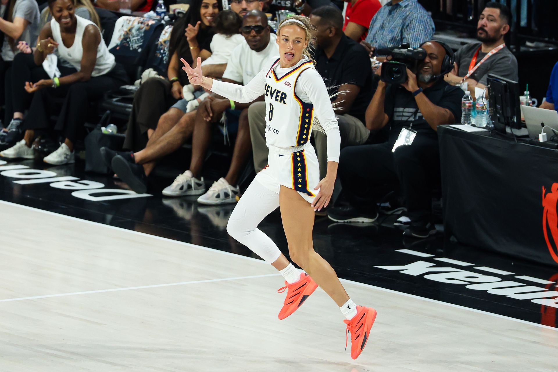 Sophie Cunningham scores consecutive three-pointers in WNBA Playoffs