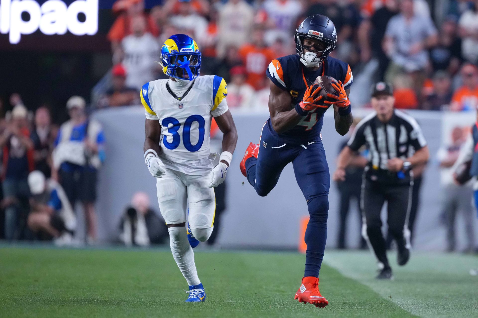 Courtland Sutton makes a critical catch for the Broncos