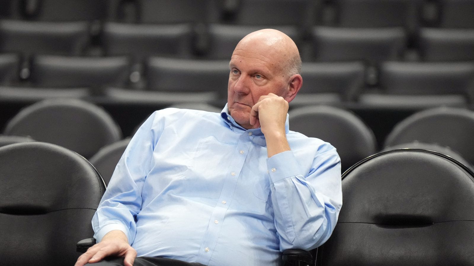 Steve Ballmer watches the Clippers vs Thunder game
