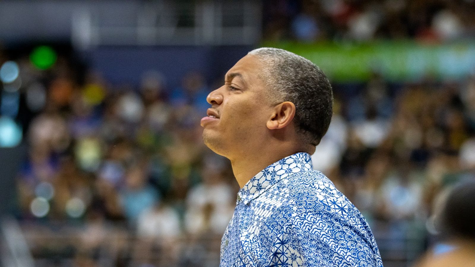 Coach Tyronn Lue during Clippers-Warriors game in Honolulu