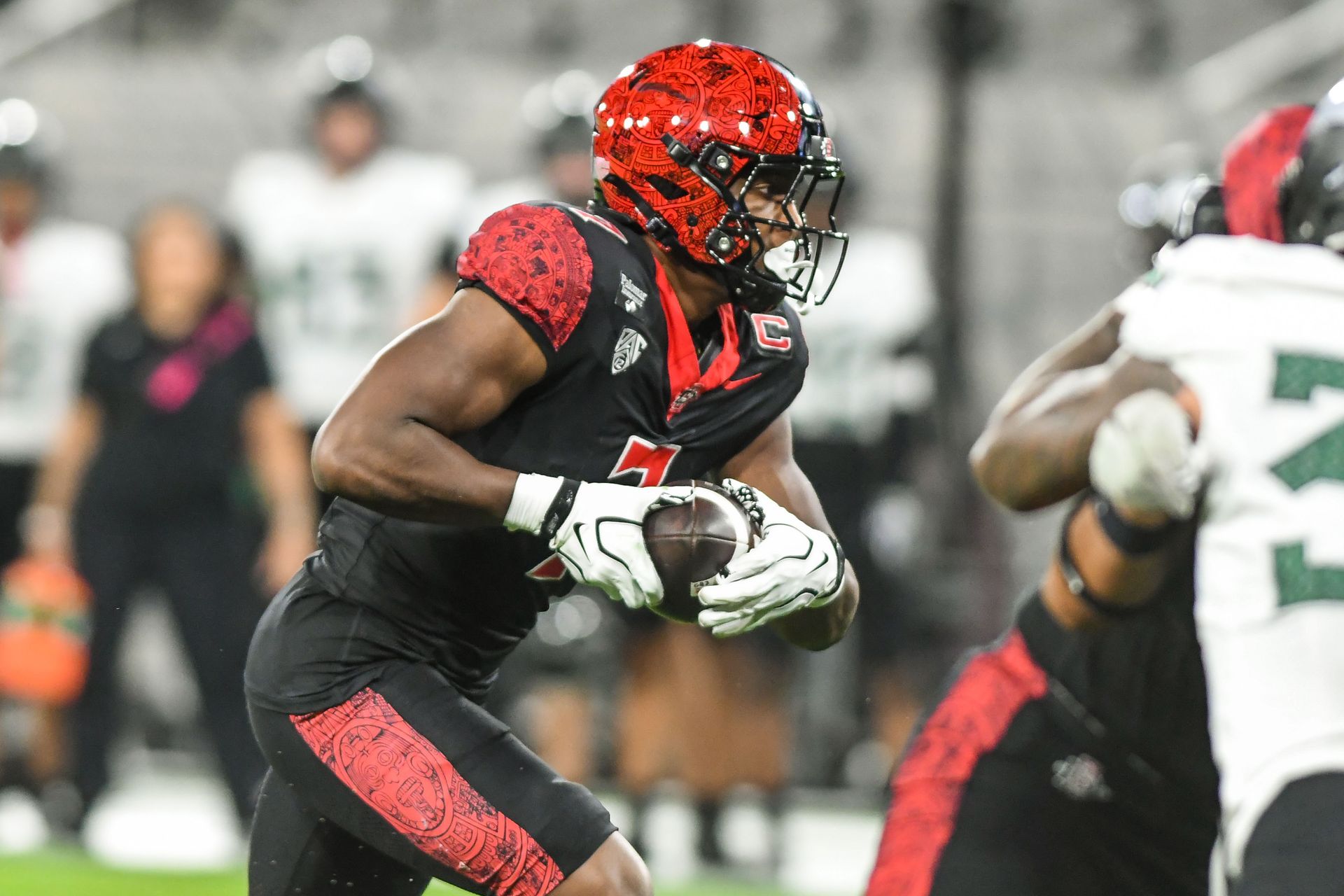 Lucky Sutton scores a rushing touchdown for SDSU