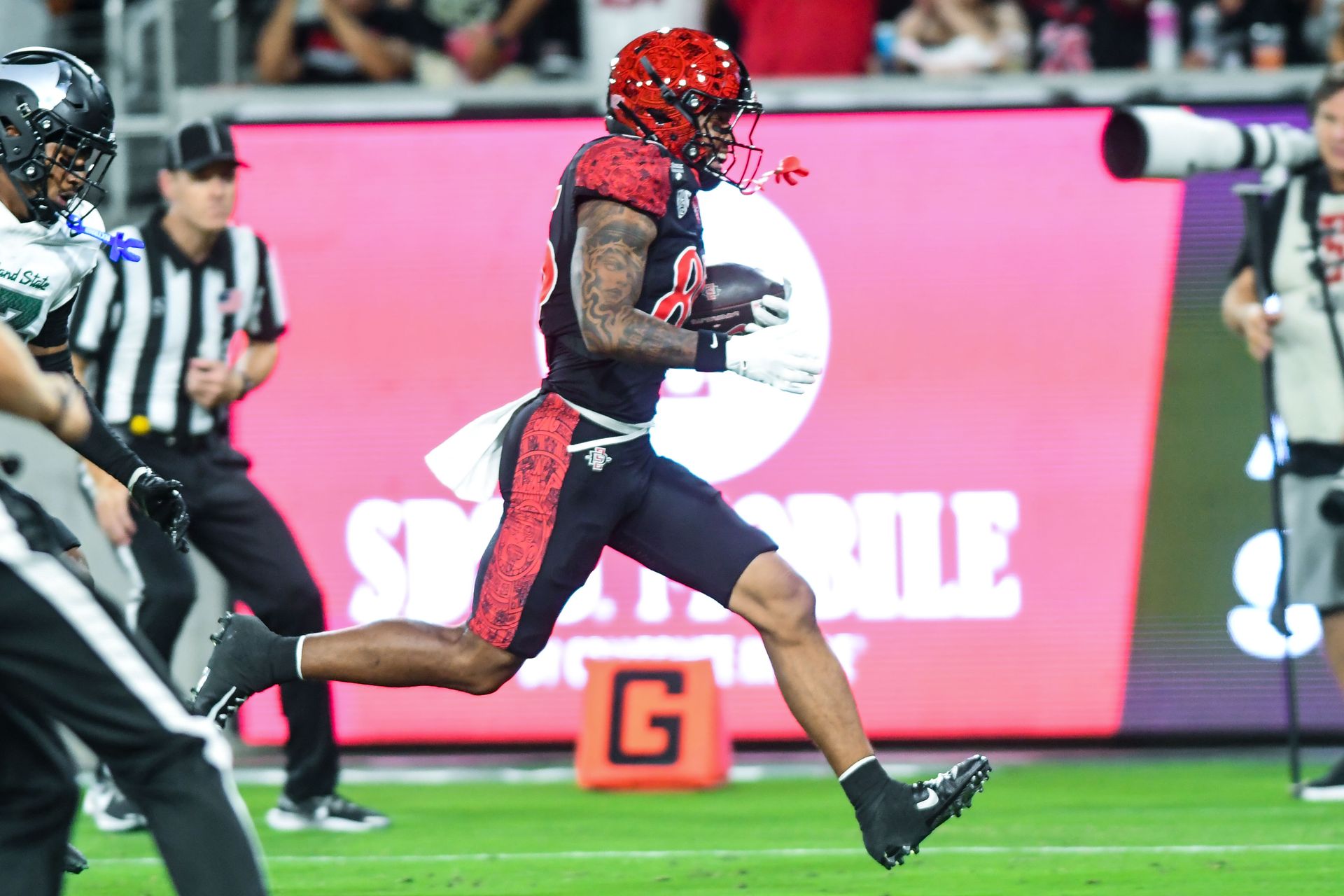 Justius Lowe catches a touchdown pass for SDSU