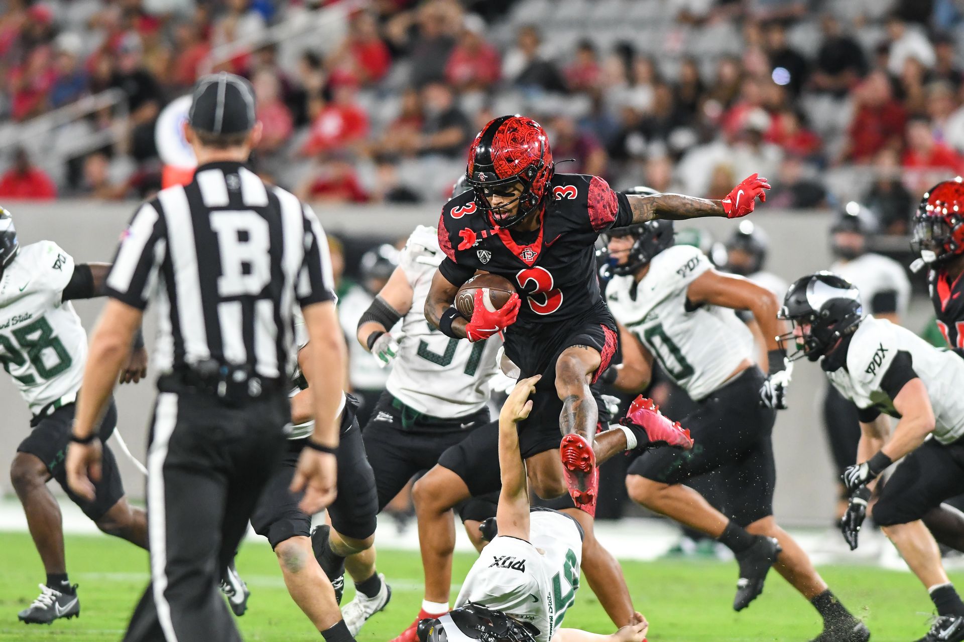 Nathan Acevedo showcases agility in kickoff return