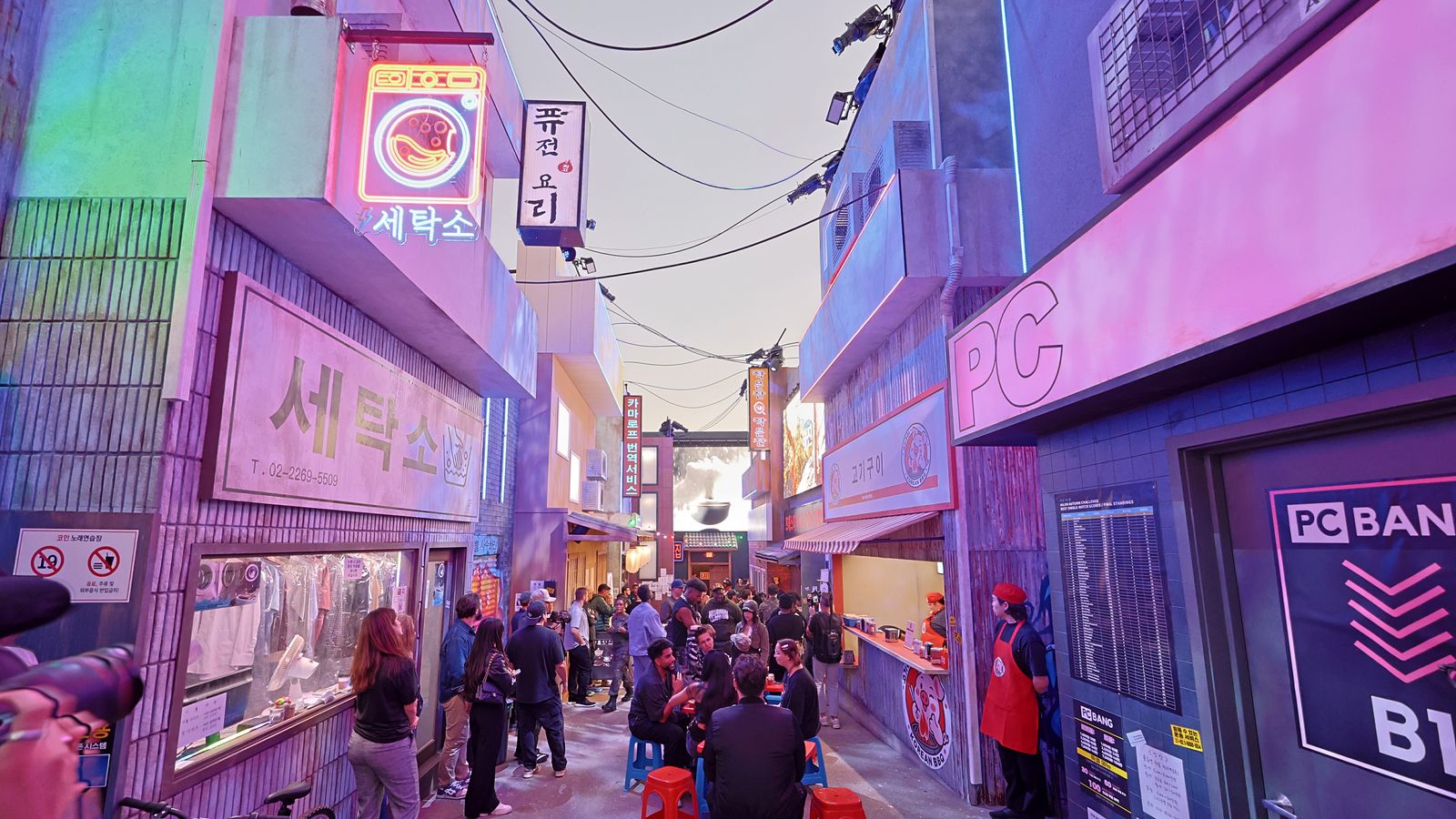 Influencers Explore the Modern Warfare 4 Activation in Los Angeles