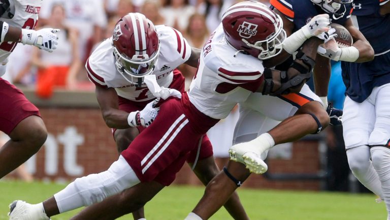 9. UMass Minutemen vs Buffalo Bulls