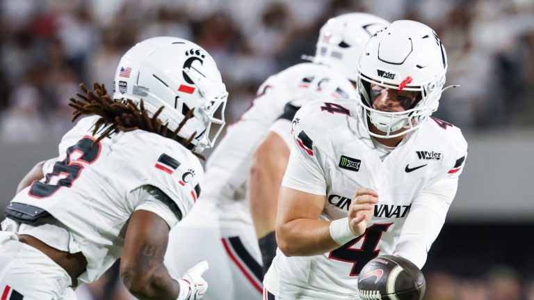 23. Cincinnati Bearcats (4-1)