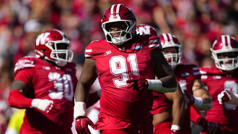 6) Wisconsin Badgers (4-1)