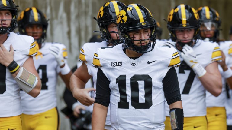 8) Iowa Hawkeyes (5-1)