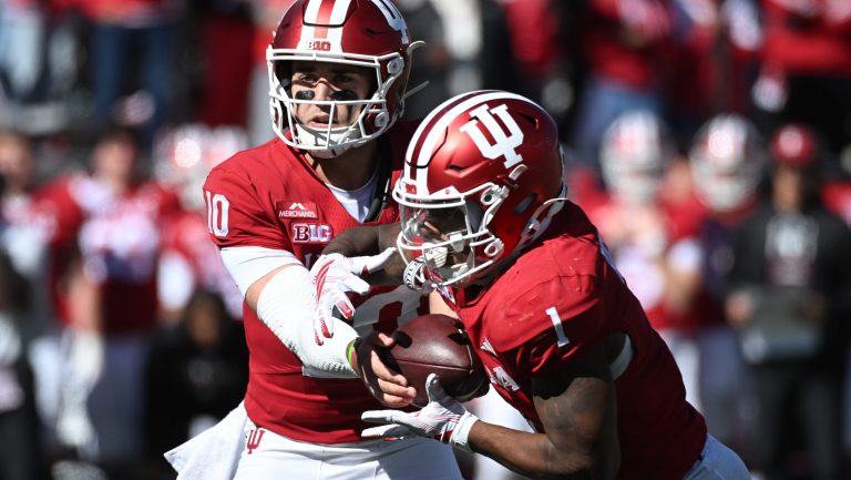 Projected 12-Team CFP Bracket & Matchups (1st Round)