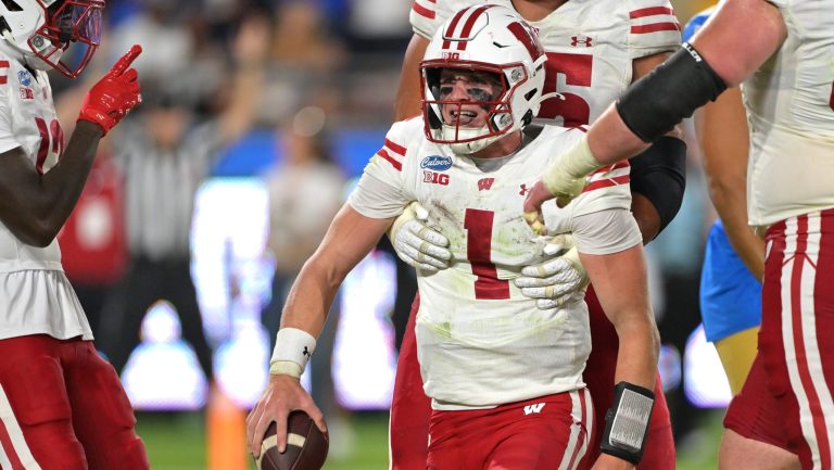9) Wisconsin Badgers (4-2)