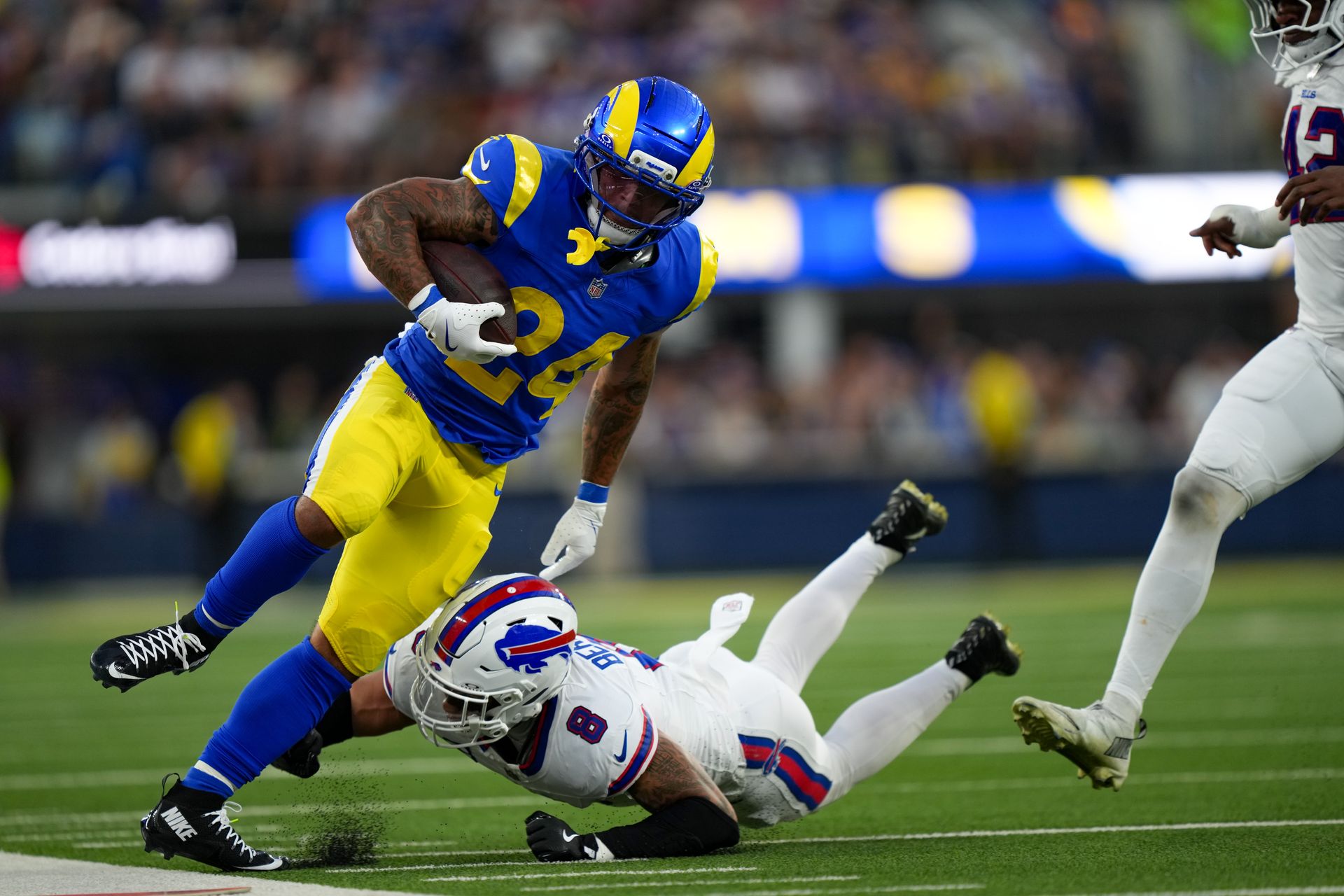 Terrel Bernard Pushes Blake Corum Out of Bounds