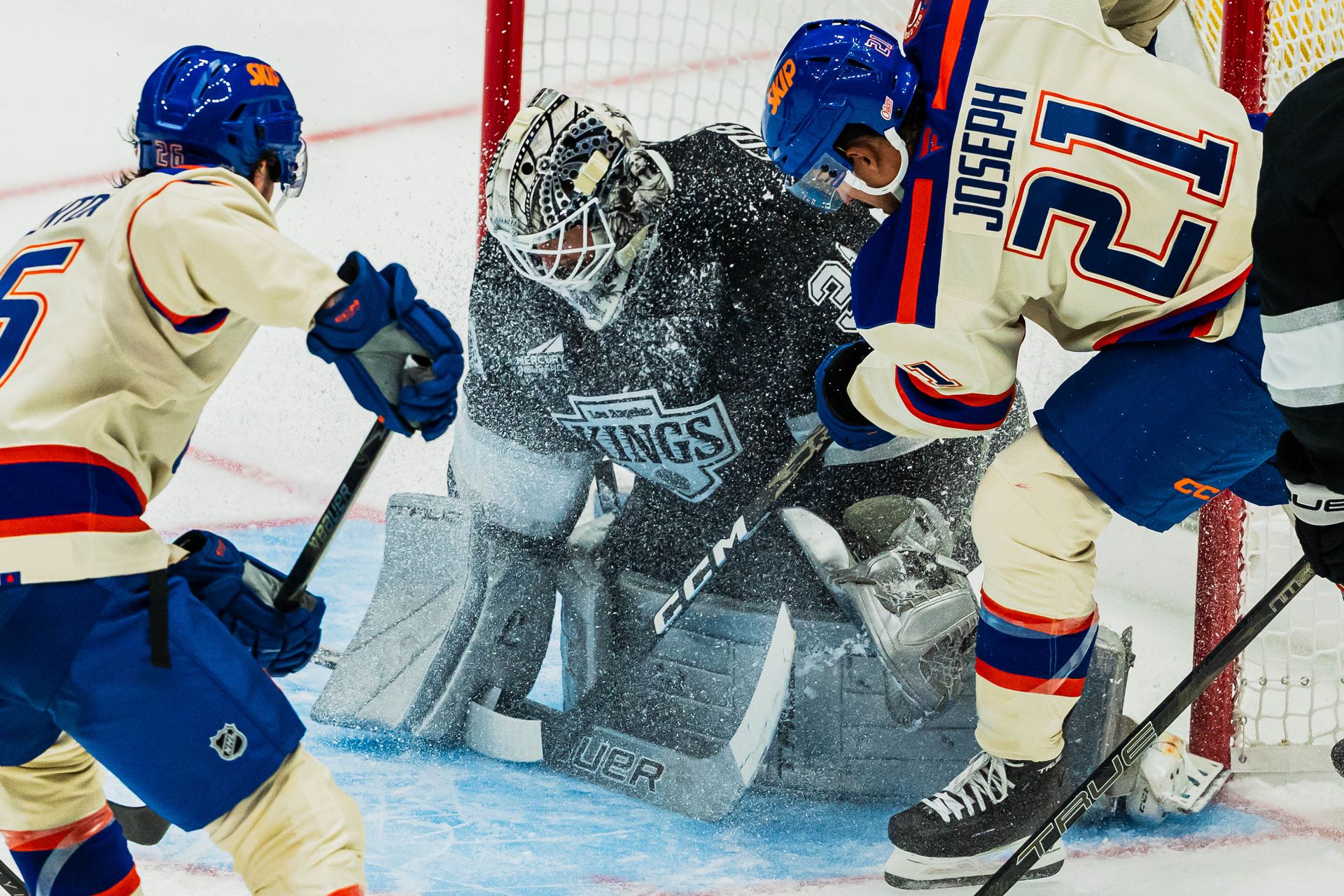 Anton Forsberg Protects the Kings' Goal