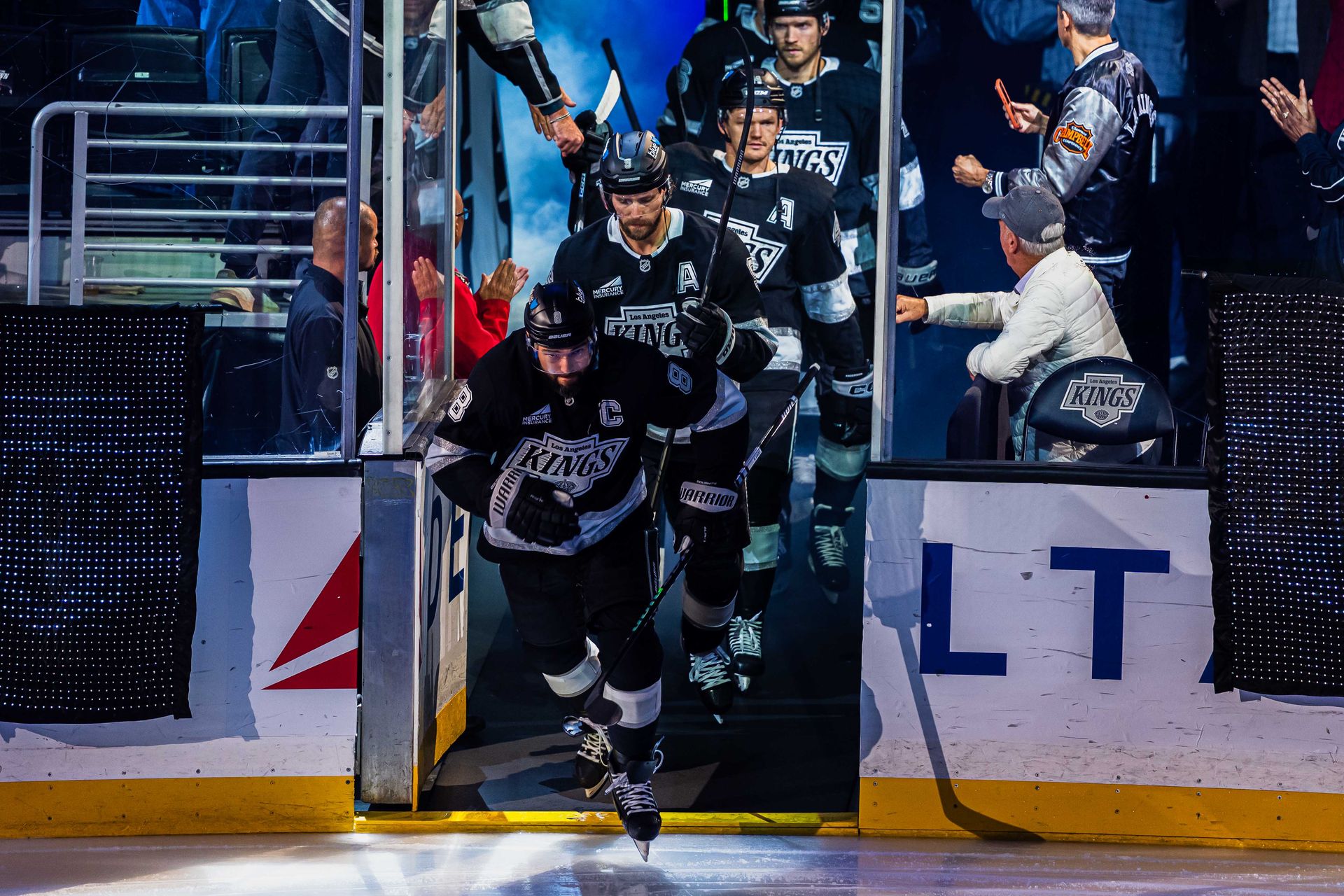 Los Angeles Kings Enter the Ice Against the Oilers