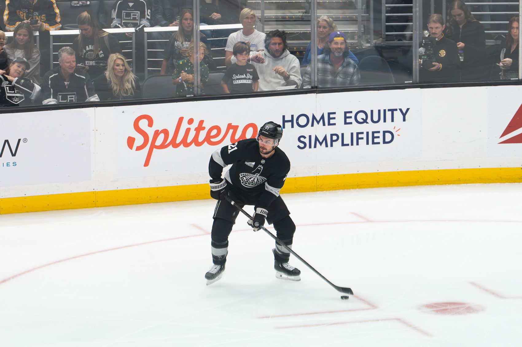 Scott Laughton searches for a passing lane