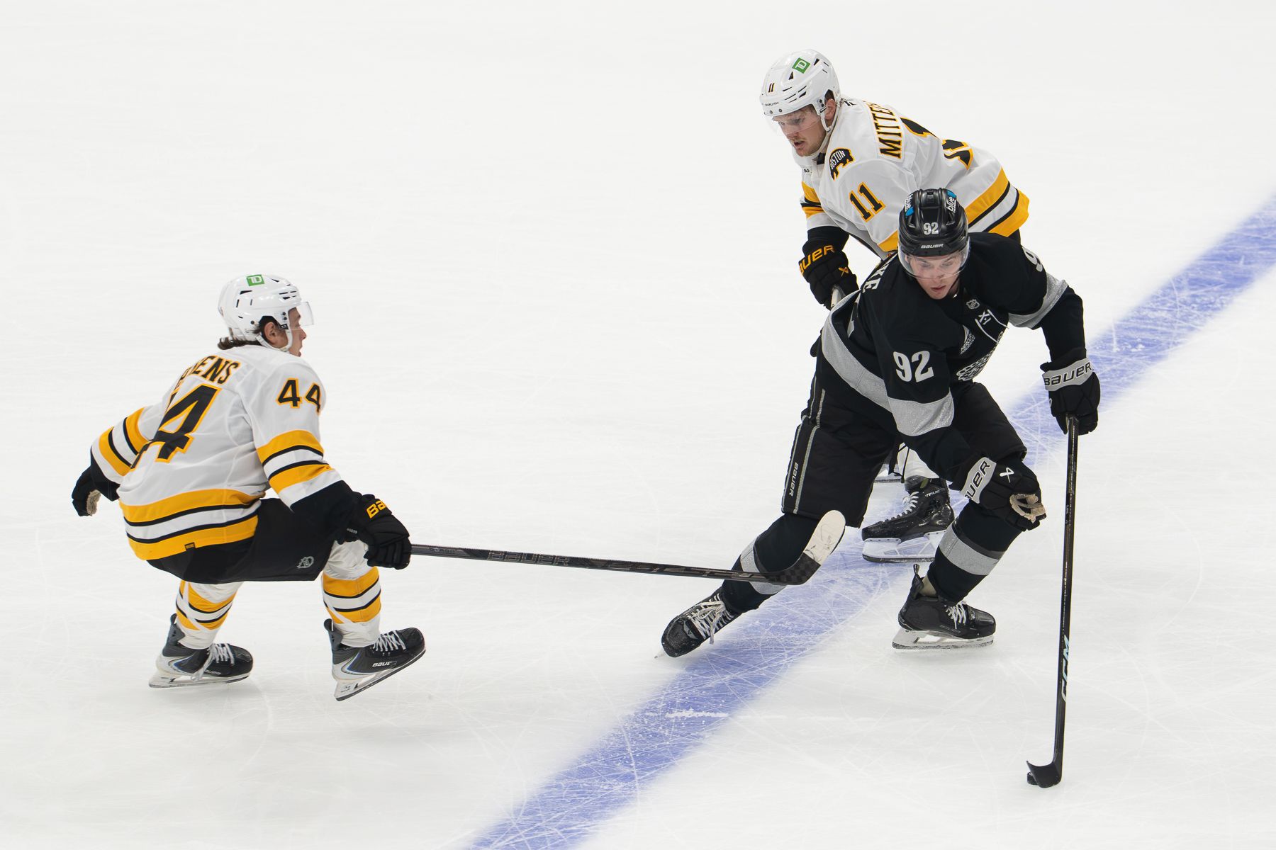 Brandt Clarke evades a Boston Bruins defender