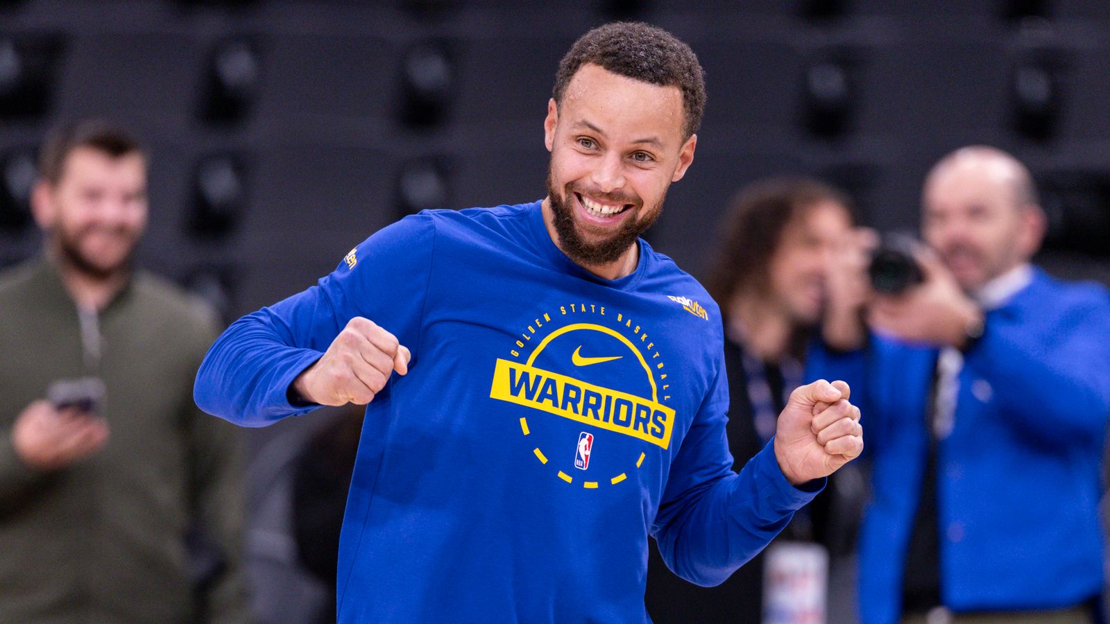 Stephen Curry warms up before an NBA game against the LA Clippers in 2026.
