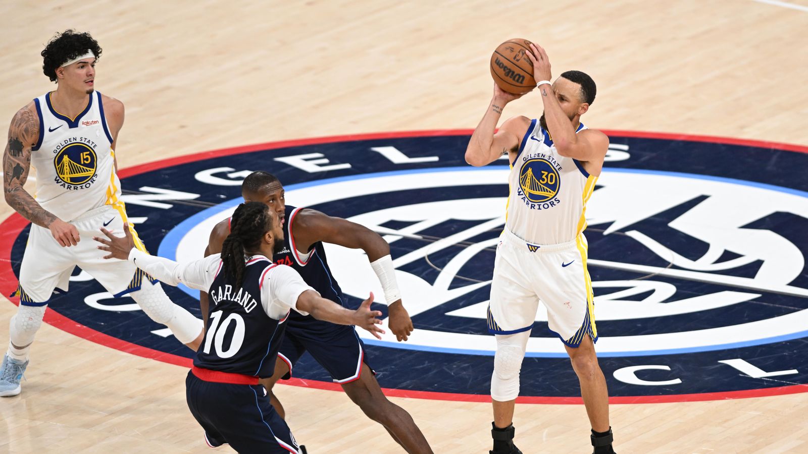 Steph Curry shoots a three-pointer against the Clippers in 2026.