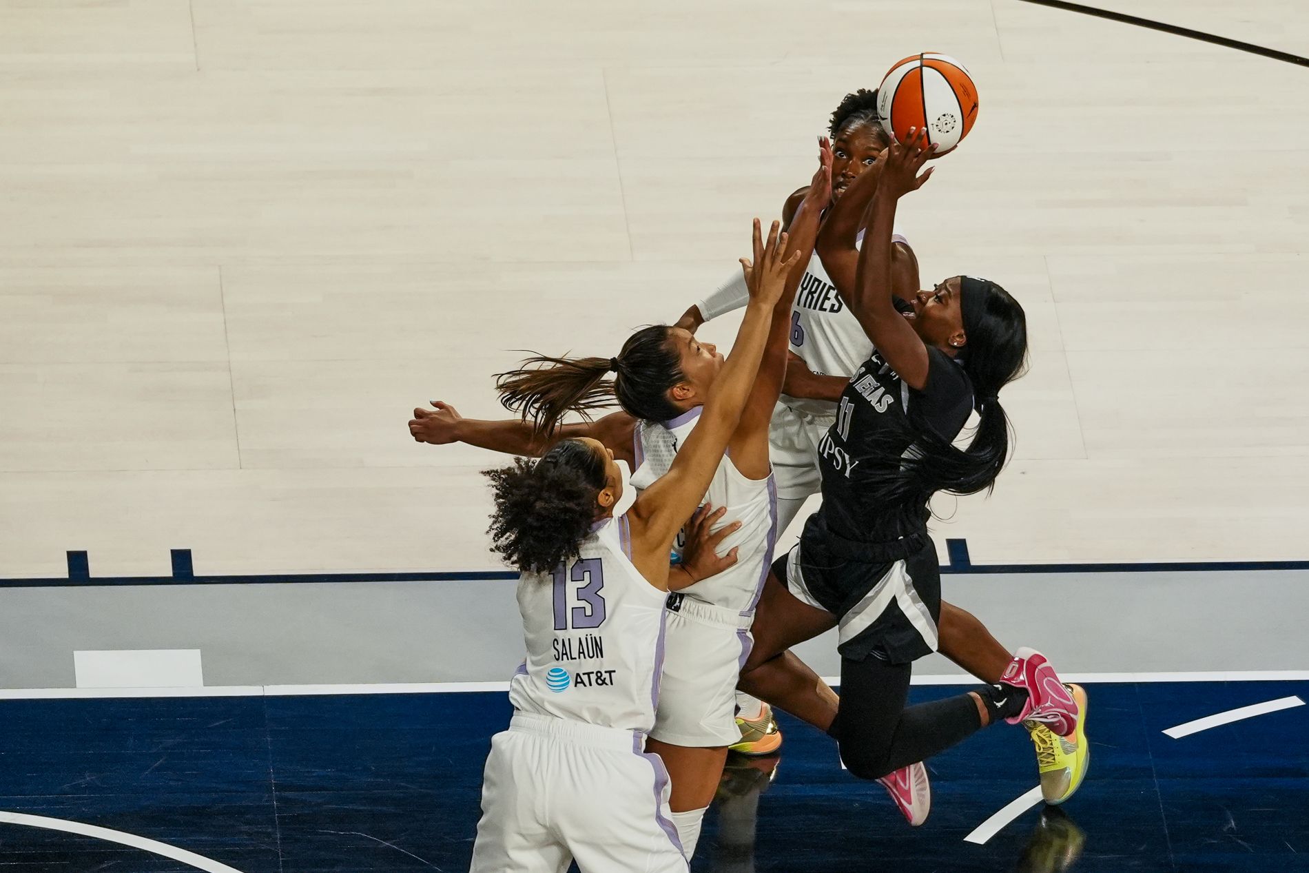 Dana Evans shoots over Valkyries' defenders in Q1