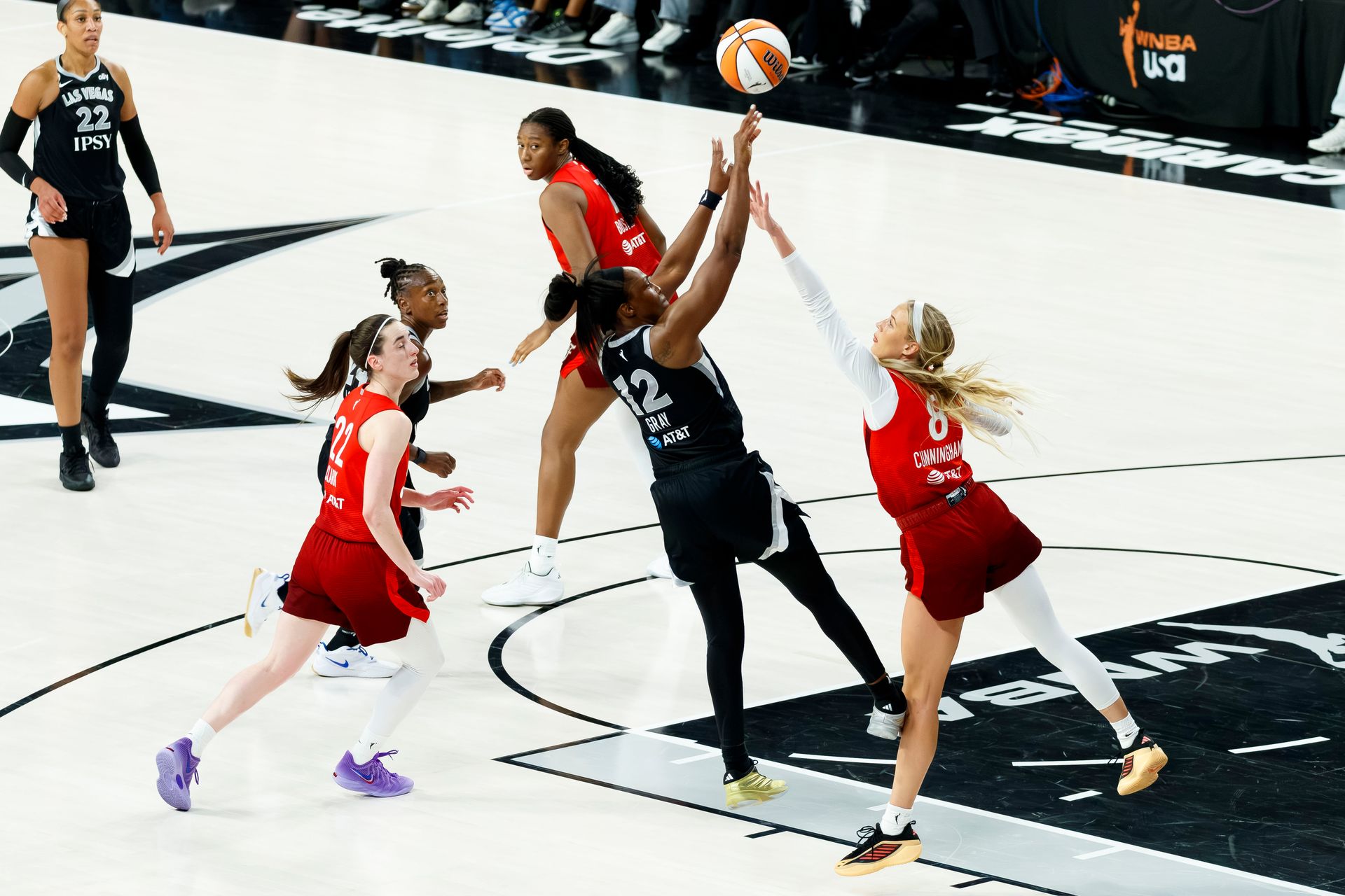 Chelsea Gray converts an and-one in playoff game