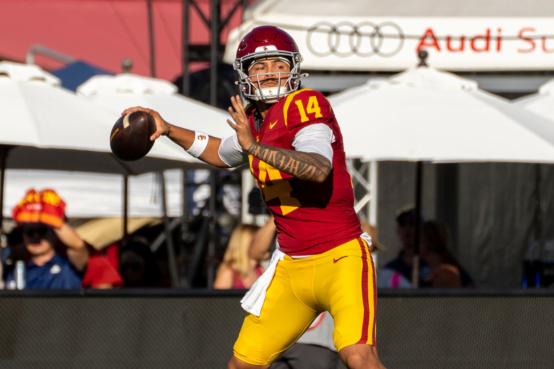 Jayden Maiava throws a crucial pass in USC vs UW game