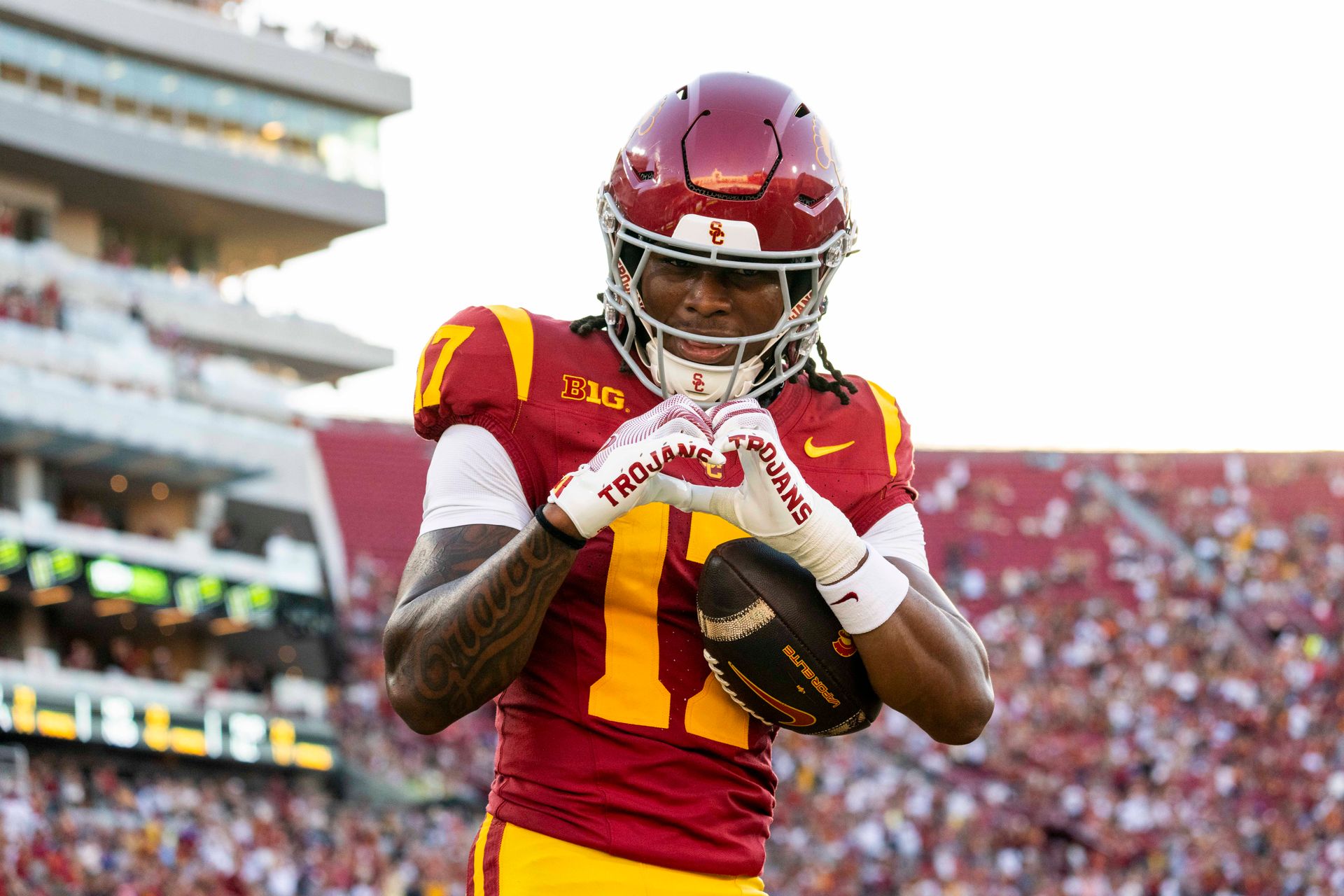 Kayden Dixon-Wyatt's heart gesture in USC vs Washington game