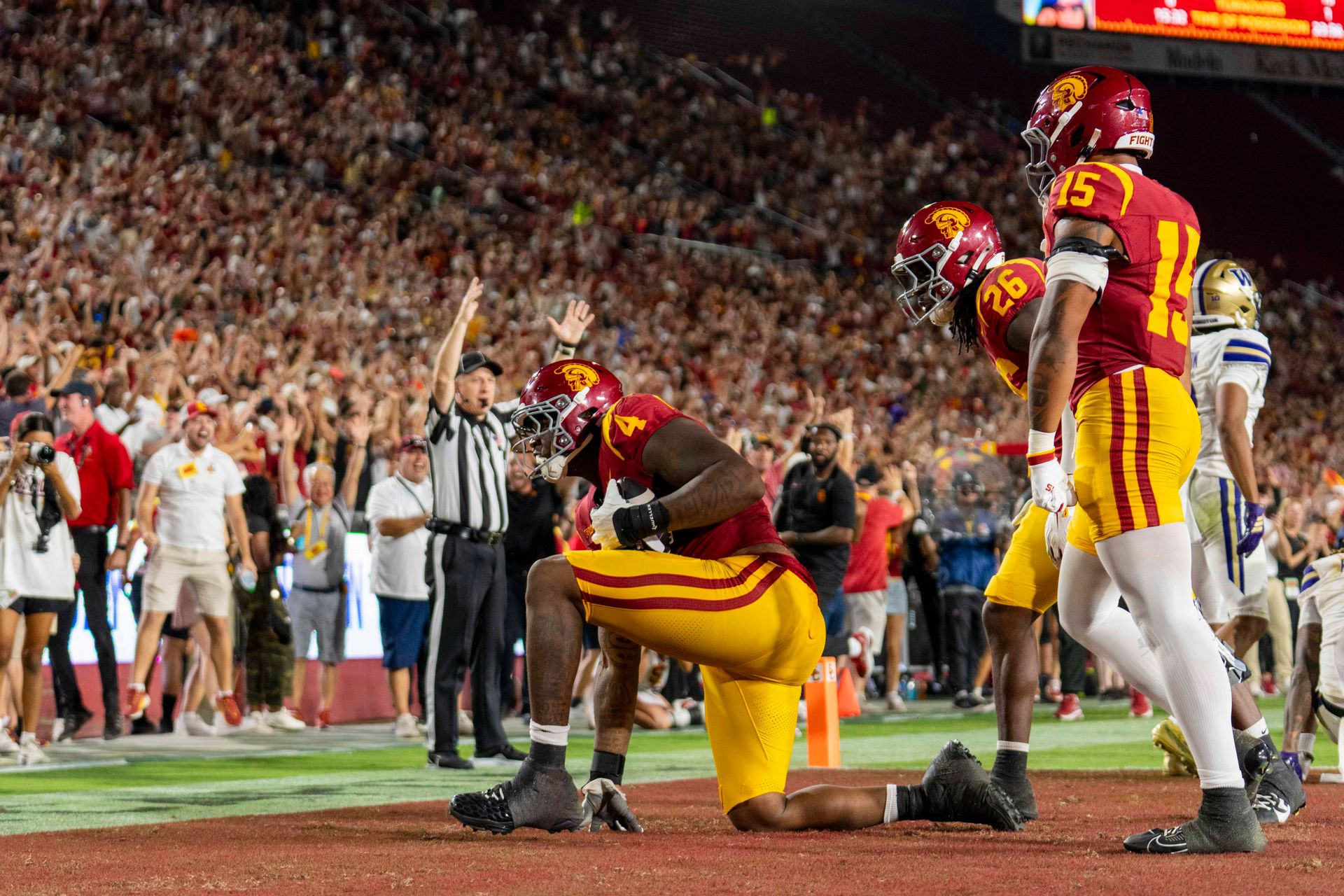 Jahkeem Stewart celebrates his touchdown for USC