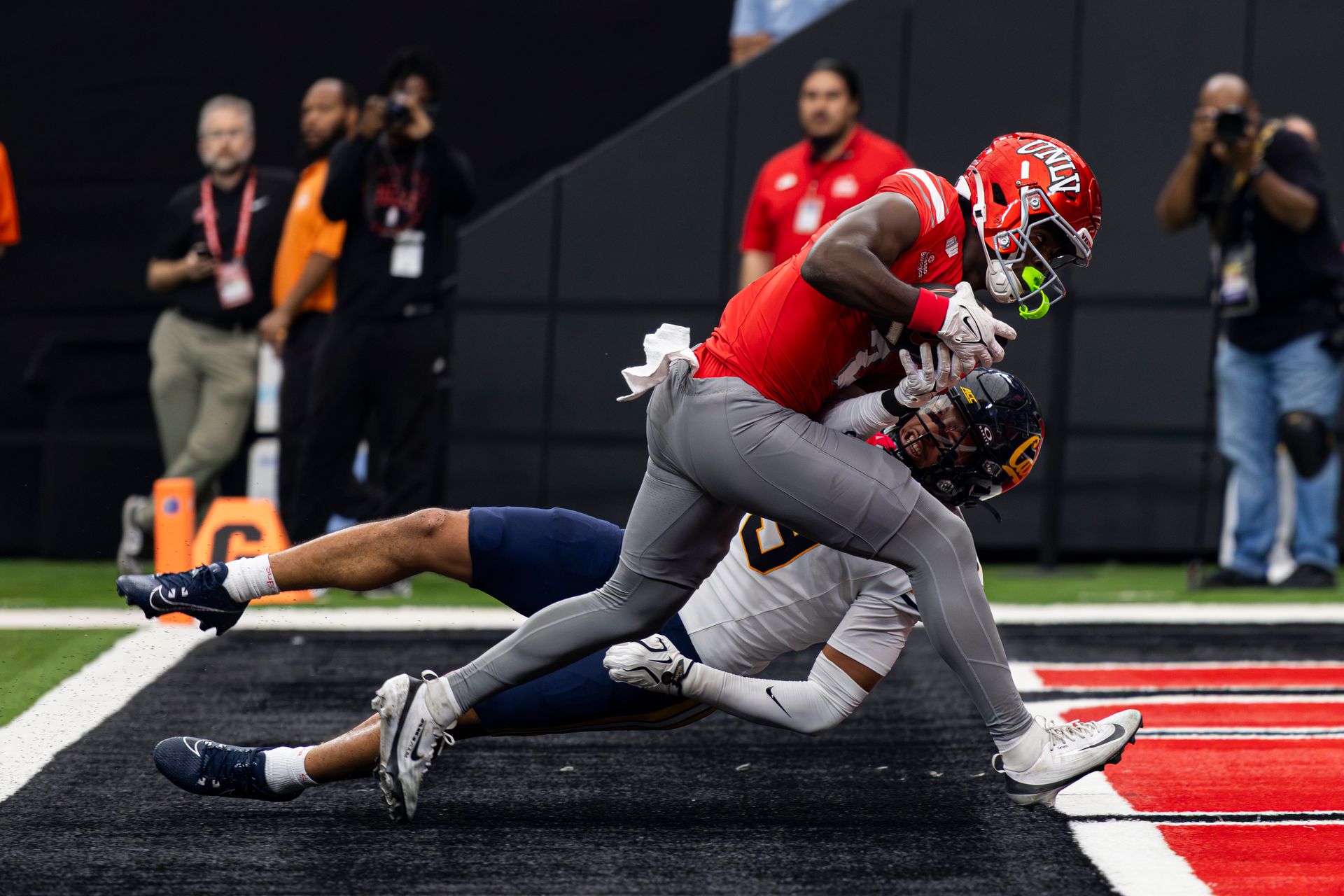 Taz Reddicks scores a pivotal receiving touchdown