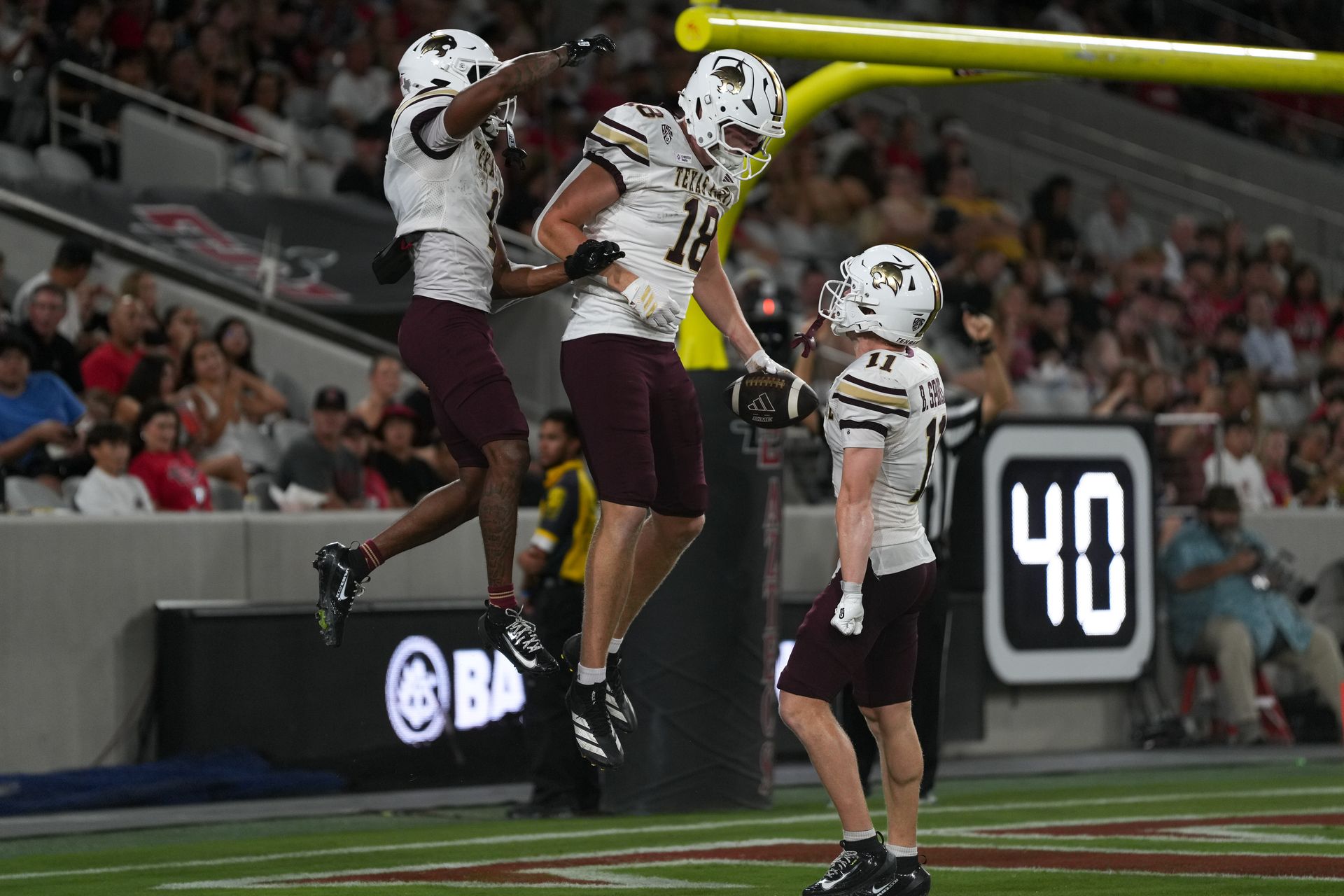 Ty Stamey (18) celebrates a TD with team, NCAA game, Oct 03, 2026