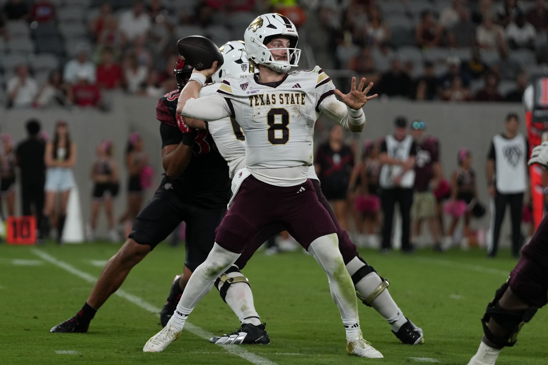 Brad Jackson (8) makes a pass, NCAA game, Oct 03, 2026