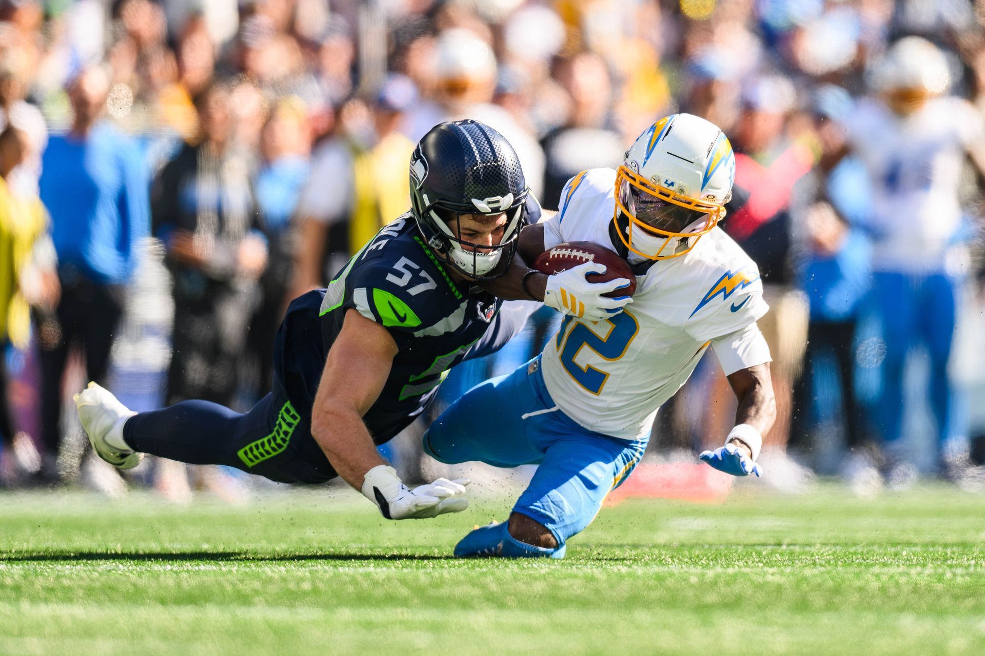 Derius Davis tackled while receiving kick in NFL game