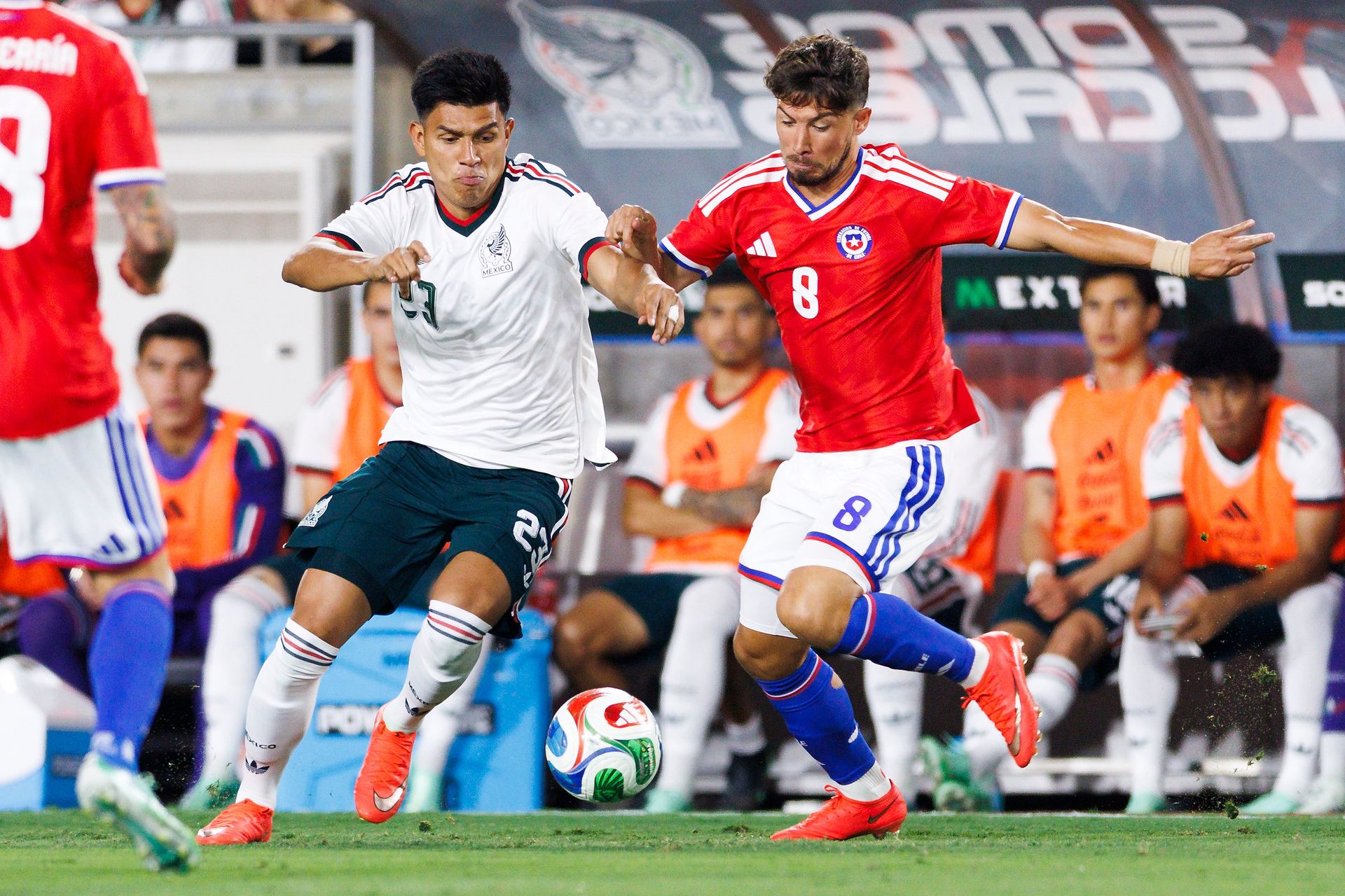 Jess Gallardo battles for position against Chile