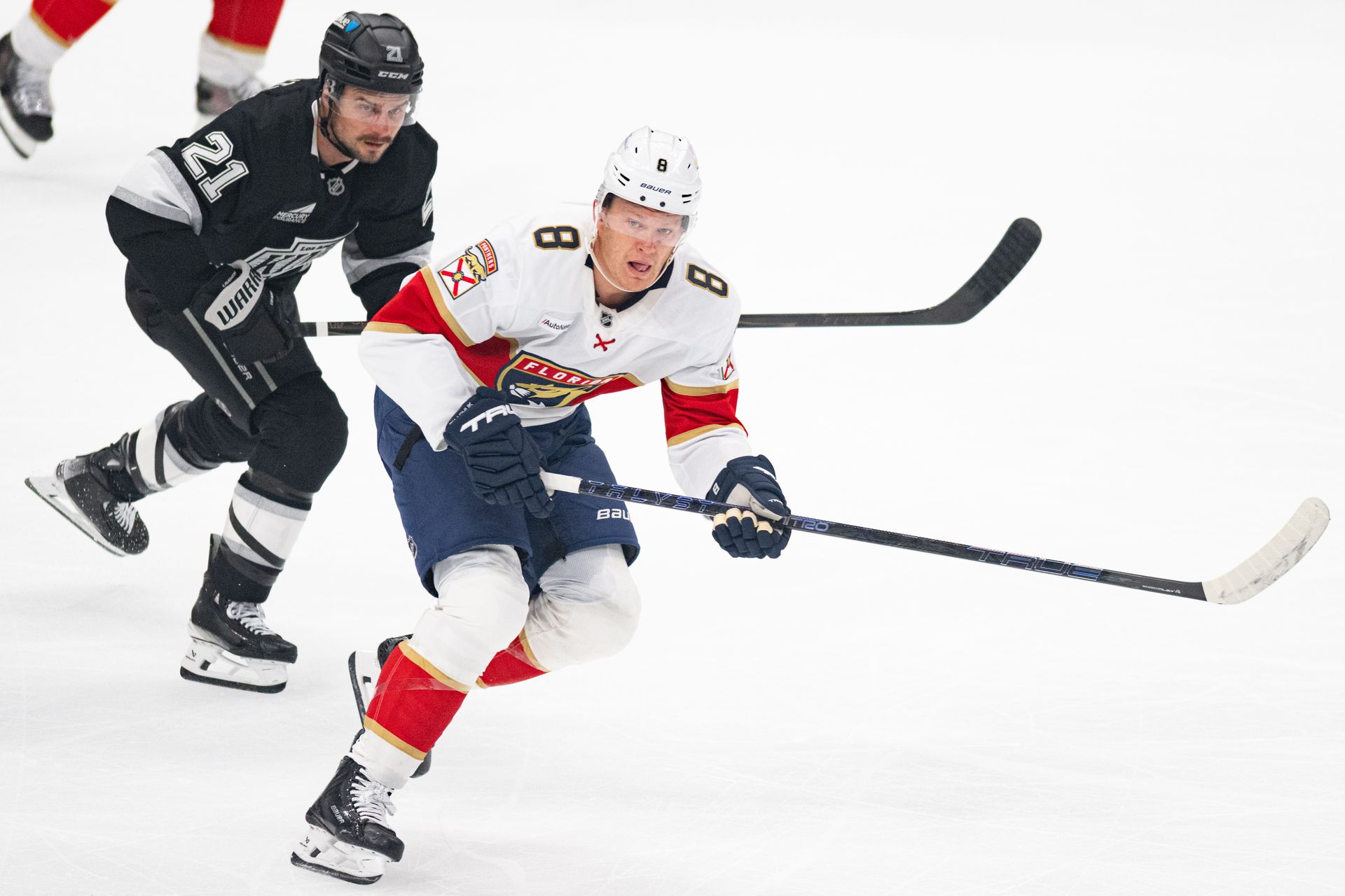 Scott Laughton positions himself in NHL game against Panthers.