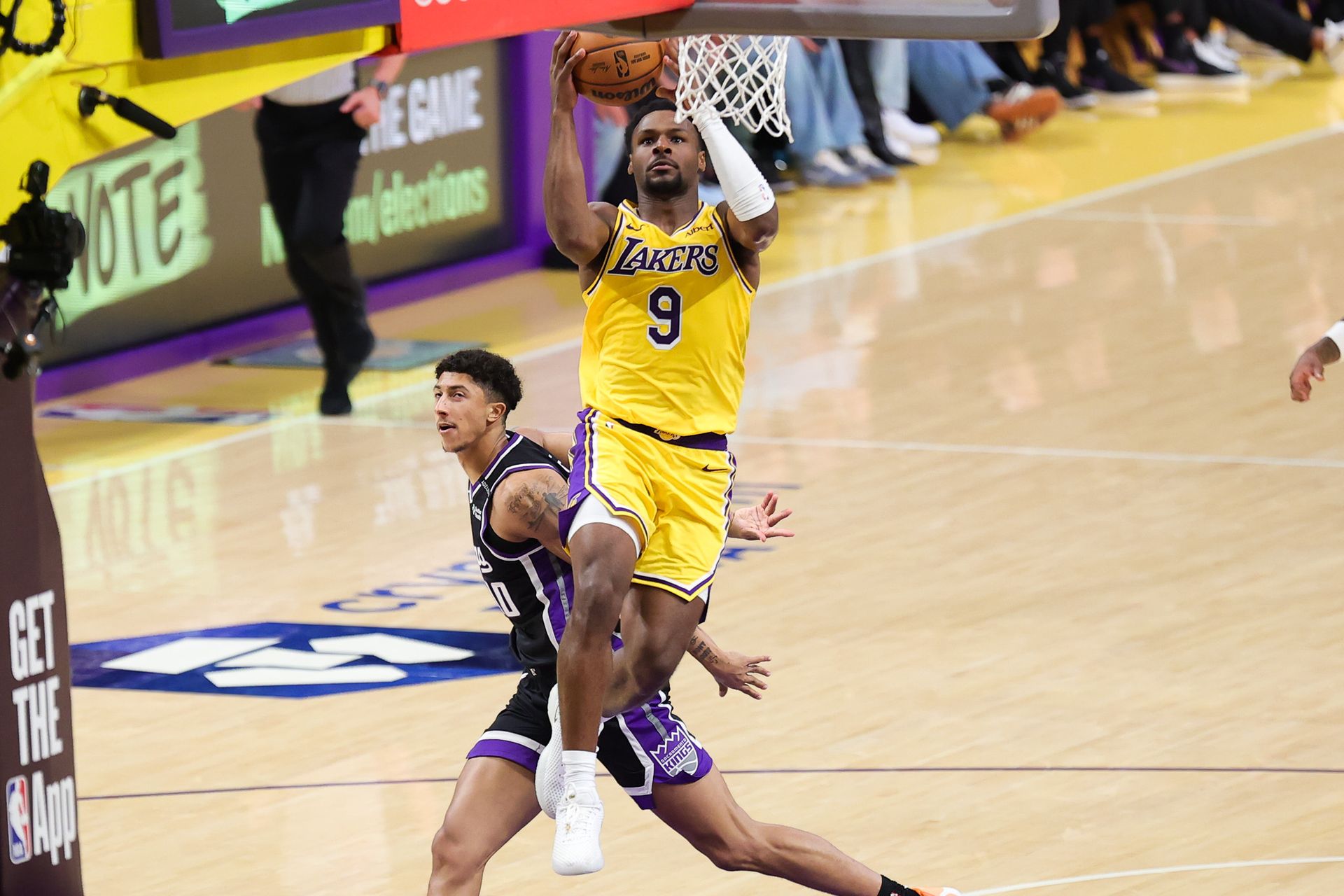 Bronny James attempts a dunk