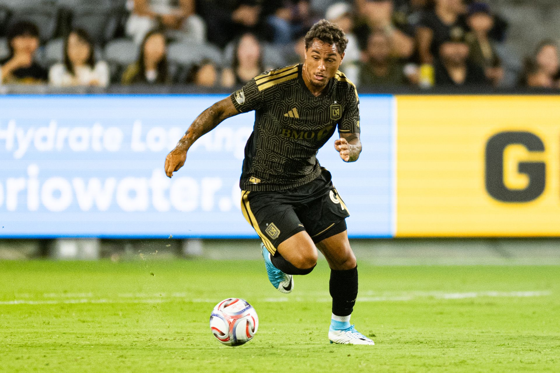 Armindo Sieb (9) runs with the ball in LAFC vs Whitecaps match