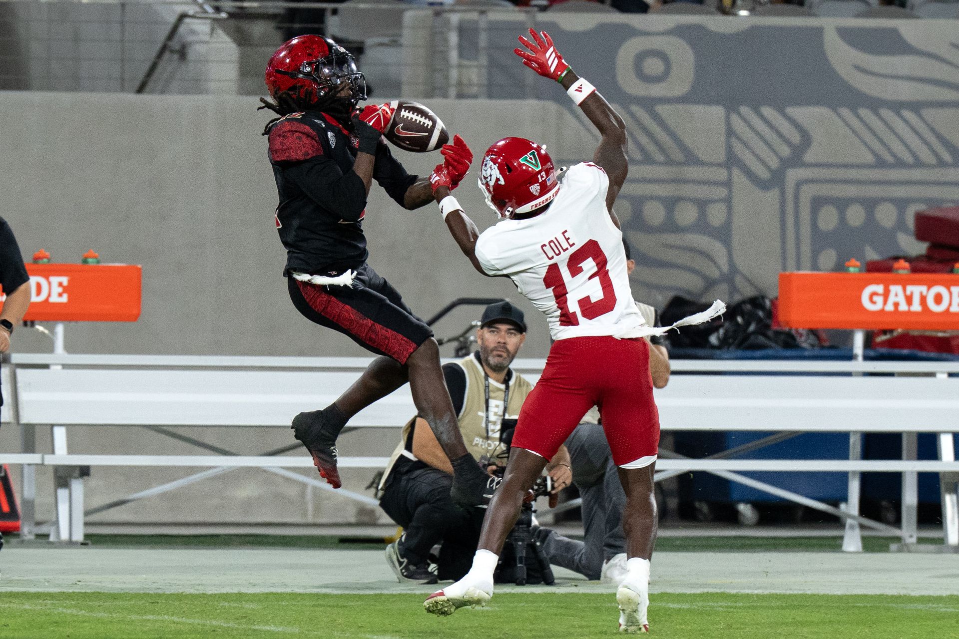 Jaylon Hawkins drops a pass against Fresno State