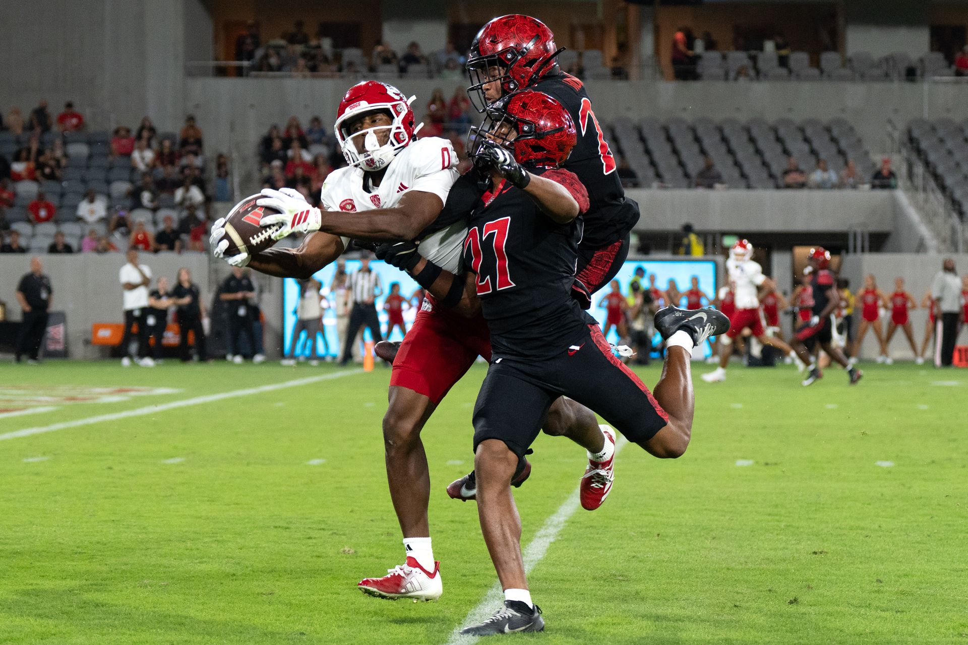 Ezekiel Avit makes a catch against San Diego State