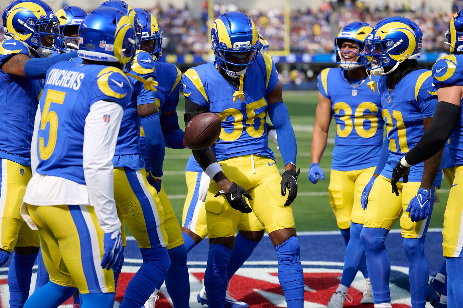Los Angeles Rams celebrate against the Arizona Cardinals