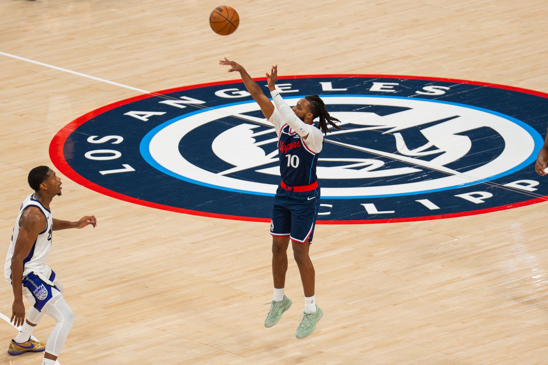 Darius Garland connects on a deep three-pointer