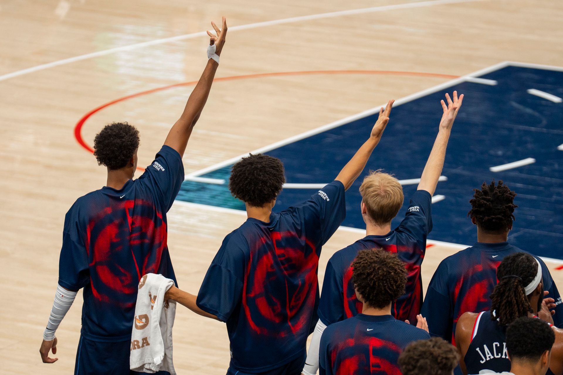 Clippers bench celebrates Darius Garland's tough layup