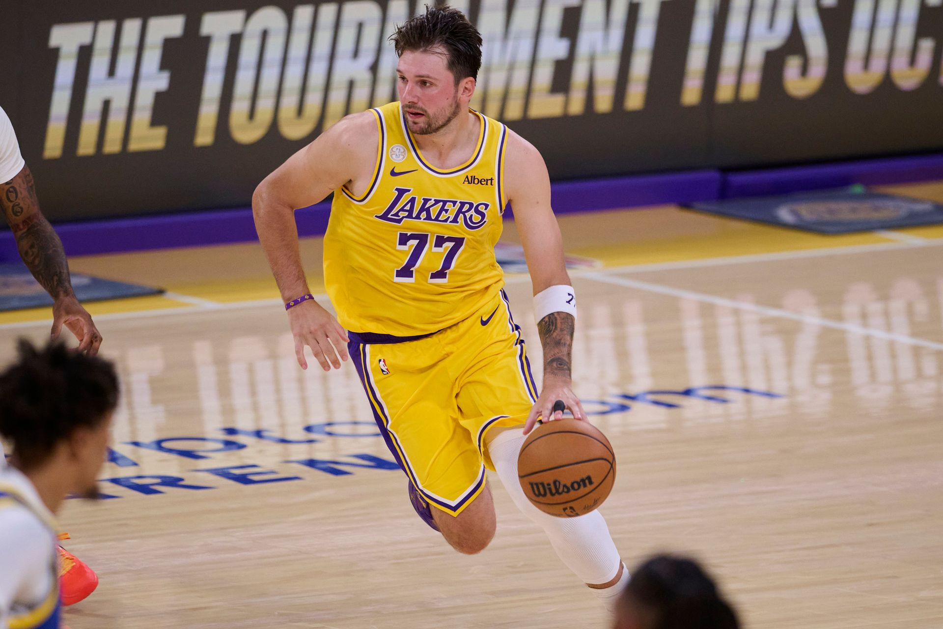 Luka Doncic controls the ball against the Warriors
