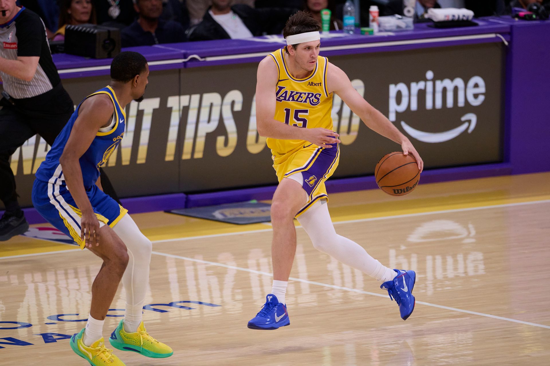 Austin Reaves handles the ball against Golden State