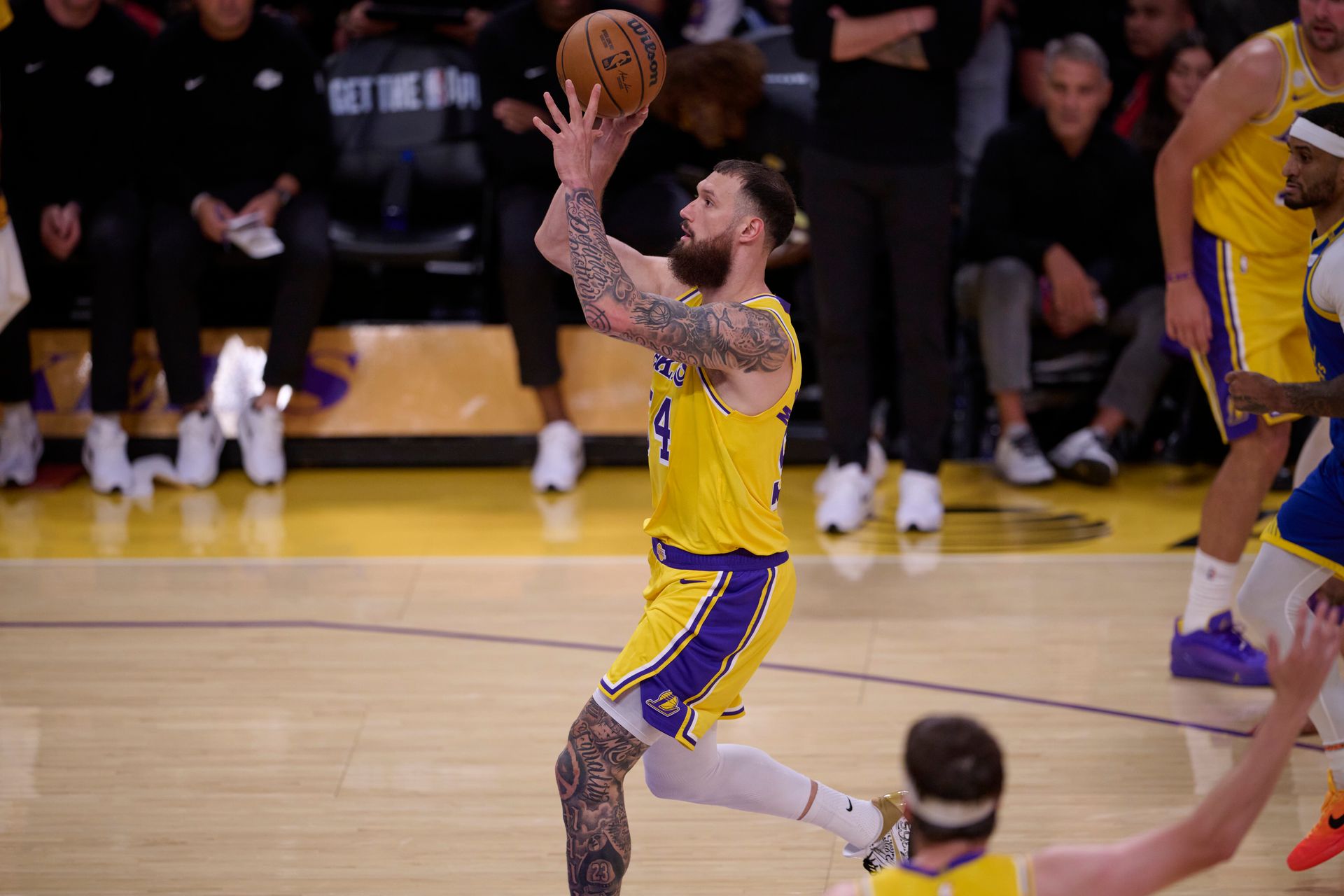 Sandro Mamukelashvili shoots against Golden State