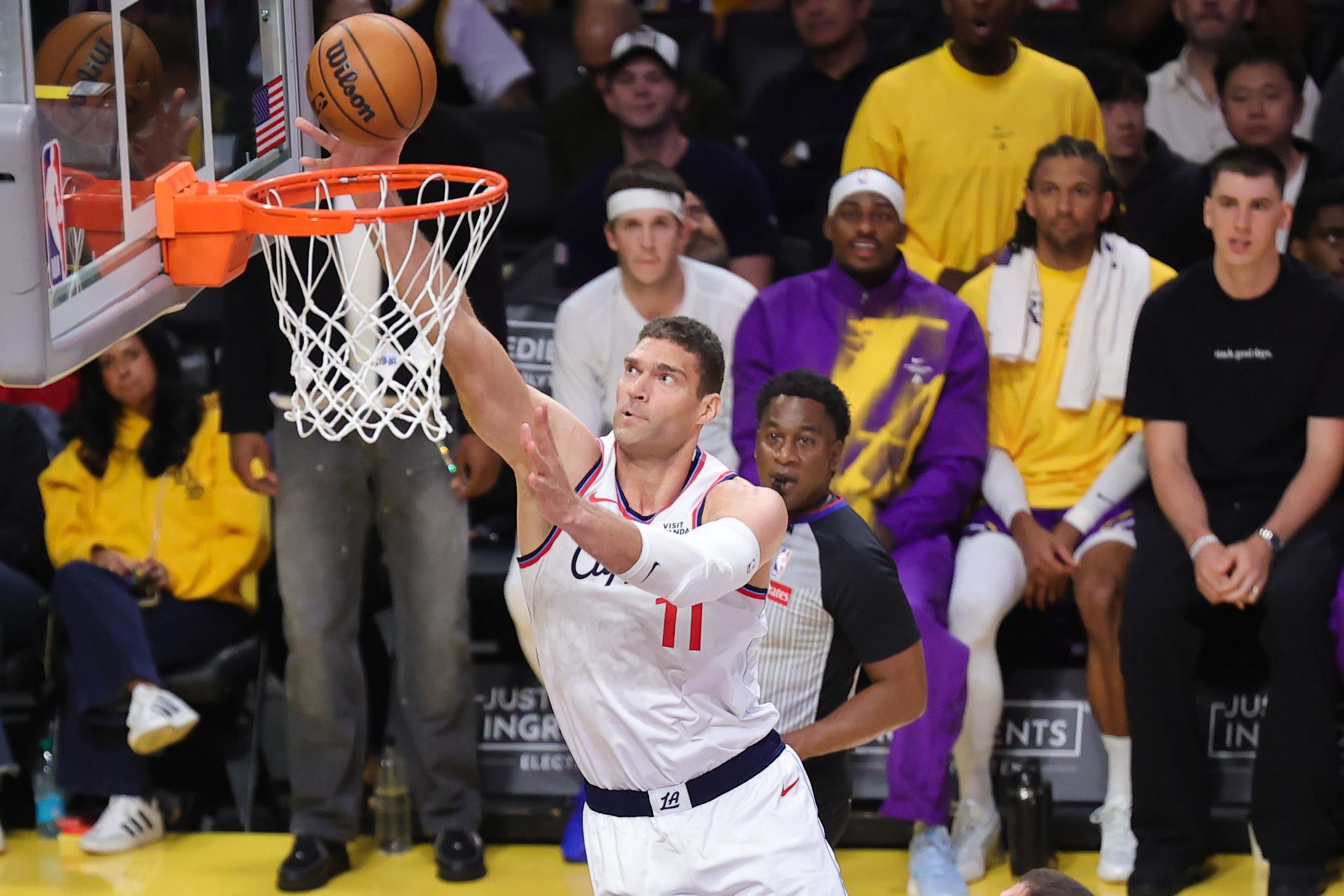 Brook Lopez attempts a layup against the Lakers