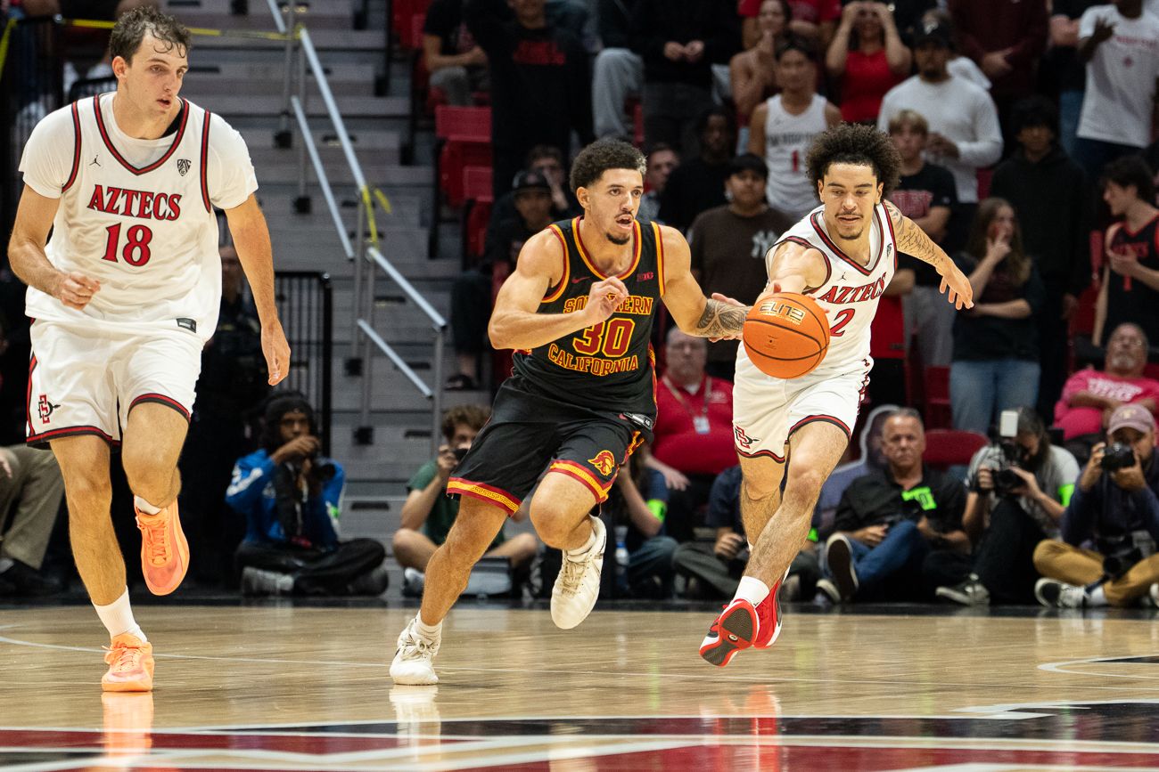 Aaron Hunkin-Claytor advances the ball for USC