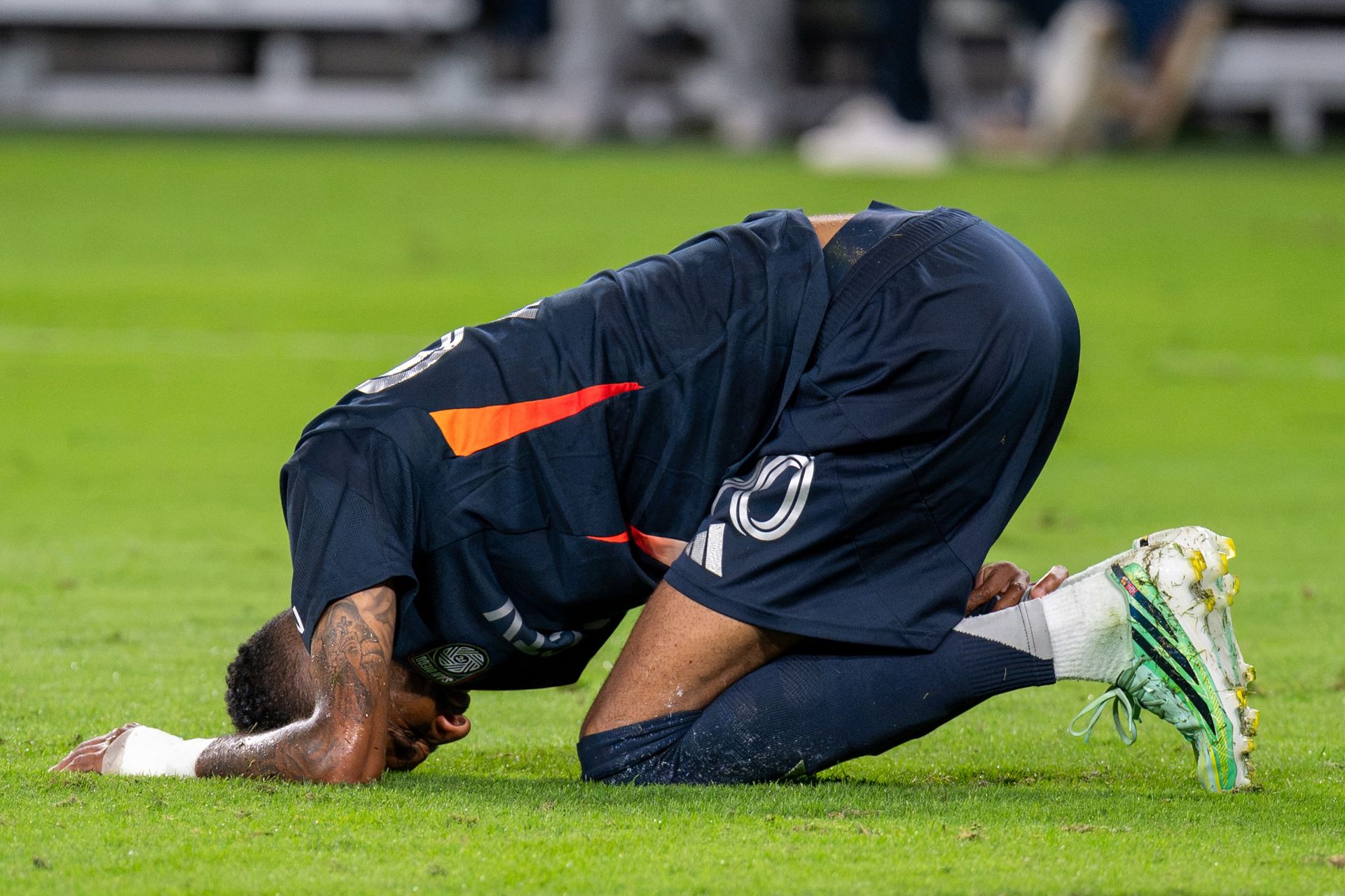 Amahl Pellegrino Goes Down With an Injury