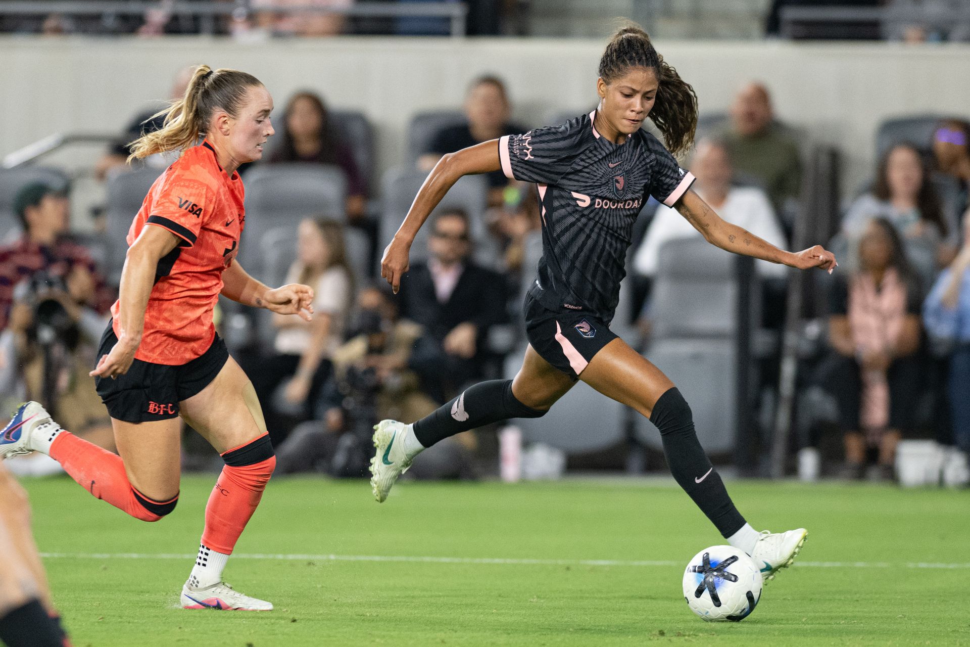Sveindís Jónsdóttir attacks with the ball