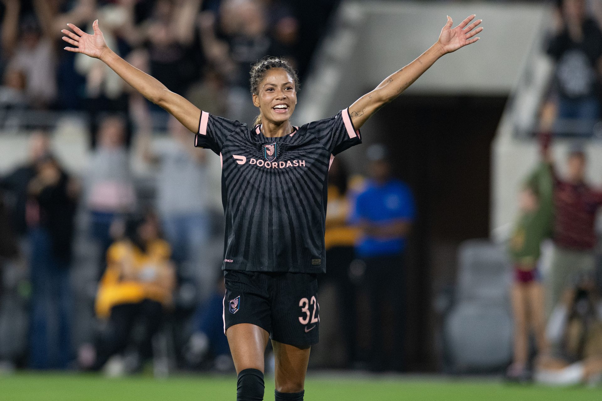 Sveindís Jónsdóttir celebrates Angel City's second goal