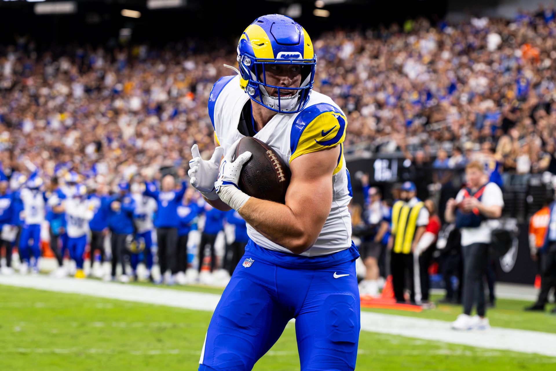 Davis Allen Scores a First-Quarter Touchdown Against the Raiders